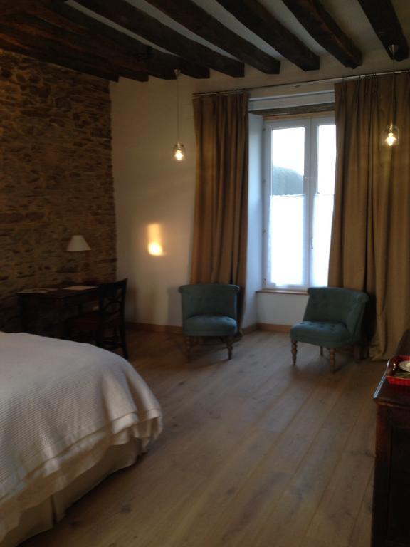 לינה וארוחת בוקר Bourg-d'Ire Le Manoir De La Vieille Douve חדר תמונה